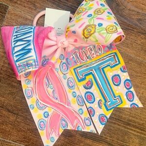 Custom hairbows 

Specify in message 
—(w/ or w/o tails)
—Color
—Theme
—Name